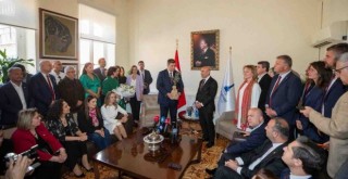 Başkan Dr. Cemil Tugay, görevi Tunç Soyer'den devraldı