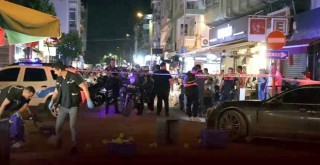 Bostanlı'da silahlı kavga: Bir polis yaralandı