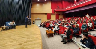 Başkan Tugay İklim Konferansı’nda gençlerle buluştu