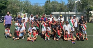 Bostanlısporlu minik futbolculardan babalar günü hediyesi gol oldu…