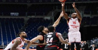 Pınar Karşıyaka uzatmada kaybetti