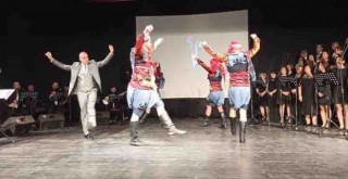 Konak’ta türkü ve Zeybek gecesi