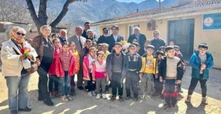 İzmir Büyükşehir ve huzurevi sakinleri çocuklara derman oldu