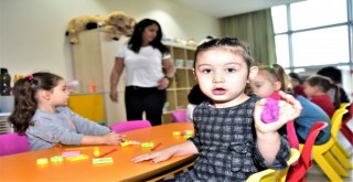 Çocuklar oyuna, anneler eğitime