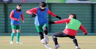 Karşıyaka yeni teknik direktörü ile Mardin 1969 karşısında