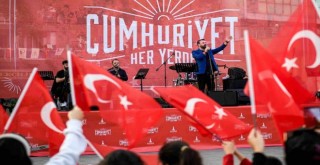 İzmir’de Cumhuriyet coşkusu başladı