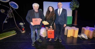 Gaziemir’de yapay zekâ ile insanın aşk hikâyesi sahnelendi