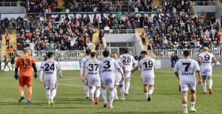 Karşıyaka iki haftayı kayıpsız geçmek istiyor