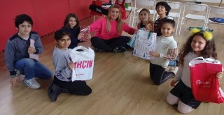 Karşıyaka Çocuk Korosu yılbaşını erken kutladı