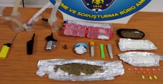 Uyuşturucu satıcısı Karşıyaka'da okul önünde yakalandı