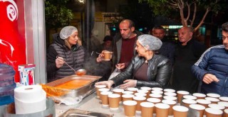 Karşıyaka’da sabahları çorba ikramı başladı