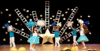 Karşıyakalı miniklerin ilk mezuniyet sevinci