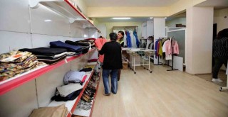 Bayraklı’da sosyal marketler yüzleri güldürüyor