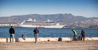 6 Yıl sonra İzmir’e ilk kruvaziyer geldi