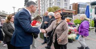 Başkan Tugay Karşıyaka'da bayramlaştı