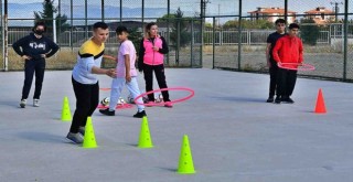 İzmir Büyükşehir Belediyesi’nden 30 ilçede 1500 okula spor desteği