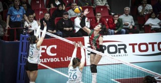 İnfo Yatırım Karşıyaka yarı finallerde 2'de 0