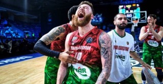 Pınar Karşıyaka Şampiyonlar Ligi kupası için parkede