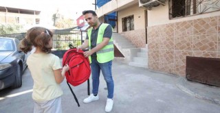 Bayraklı Belediyesi'nden öğrencilere kırtasiye desteği