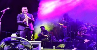 Kültürpark’ta Hüsnü Şenlendirici rüzgarı