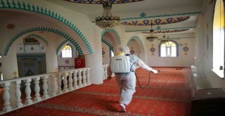 Çiğli’de camiler ibadete hazır