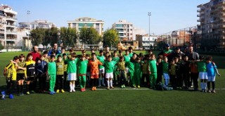 Fikri Altay ve Bostanlıspor Minik futbolcuları dostluk maçında buluştu
