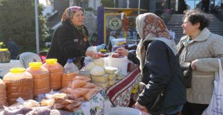 Kadınların emekleri, rengarenk tezgahlarda