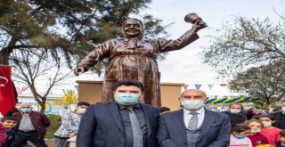 Adile Naşit İzmir’de ölümsüzleşti