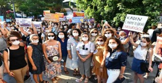 İzmirli kadınlar İstanbul Sözleşmesi için sokağa indi, polis müdahale etti