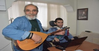 Babası çalıyor, engelli oğlu söylüyor...
