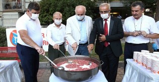 Karşıyaka’da 3 ayrı yerde aşure etkinliği