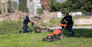 Bayraklı'da parklara kapsamlı bakım