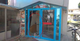 Foça Eski Devlet Hastanesi çürümeye terkedildi