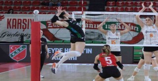 Endo Karşıyaka, Eczacıbaşı karşısında moral buldu