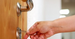 Karşıyaka Çilingir 7/24 Faaliyet Gösteriyor