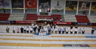 İzmir Büyükşehir Belediyesi’nden amatör spor kulüplerine ve antrenörlerine destek