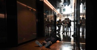 47 katlı binada nefes kesen tatbikat
