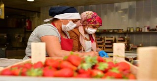 Narlıdere'nin üretici kadınları iş başında