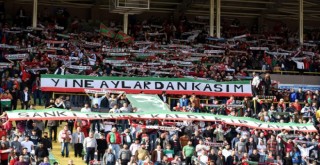 Karşıyakalı taraftarlardan örnek hareket...