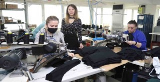 Babası için yola çıktı, kadınların hayatlarına dokundu