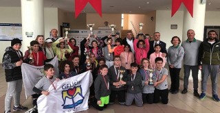 Okul Spor Yurtları Küçükler Teniste Karşıyaka Okulları şampiyon...