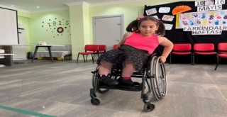 Engelleri dansla aşıyor...