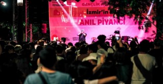 Bayraklı Anıl Piyancı ile coştu