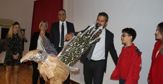 Geri dönüşüm için sanatla mesaj verdiler