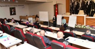 Çiğli’de Sivil Toplum ve Kamu İş Birliği Zirvesi