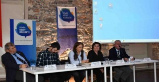 İzmir’de Depremle Yaşam Sempozyumu yapıldı