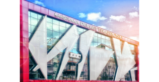 Karşıyaka Devlet Tiyatrosu sahne diyor