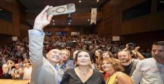 Türkan Şoray'a yoğun ilgi