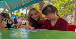 Bornova’da bağlar sevgiyle örüldü