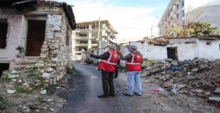 Buca’nın metruk binalarına can ve mal güvenliği önlemi
